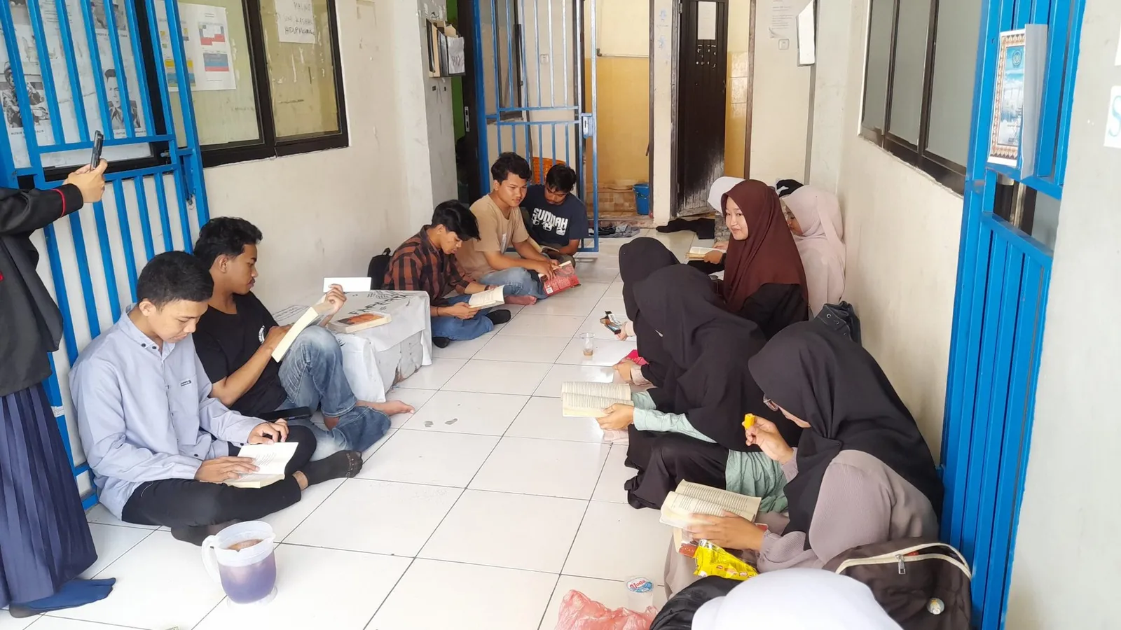 HMJ PAI Unismuh Makassar Galakkan Literasi dengan Lapak Baca dan Diskusi